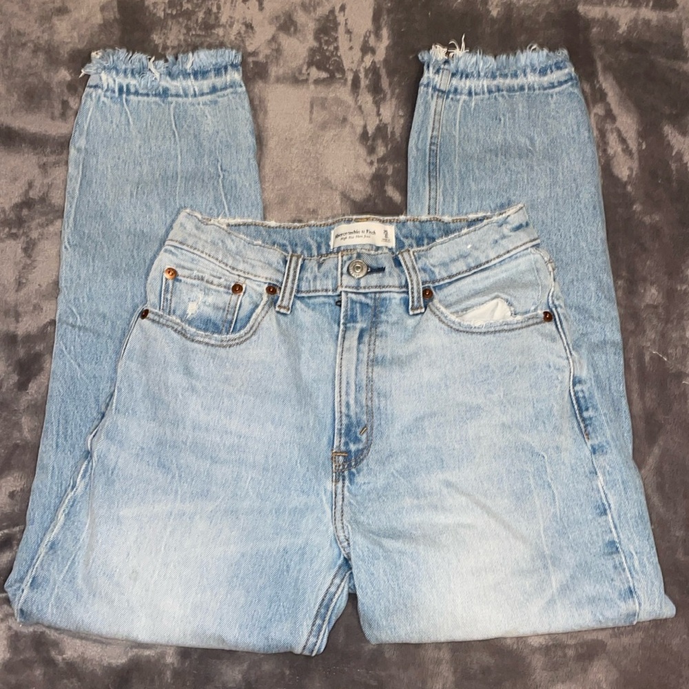 American Eagle High Rise Mom Jean